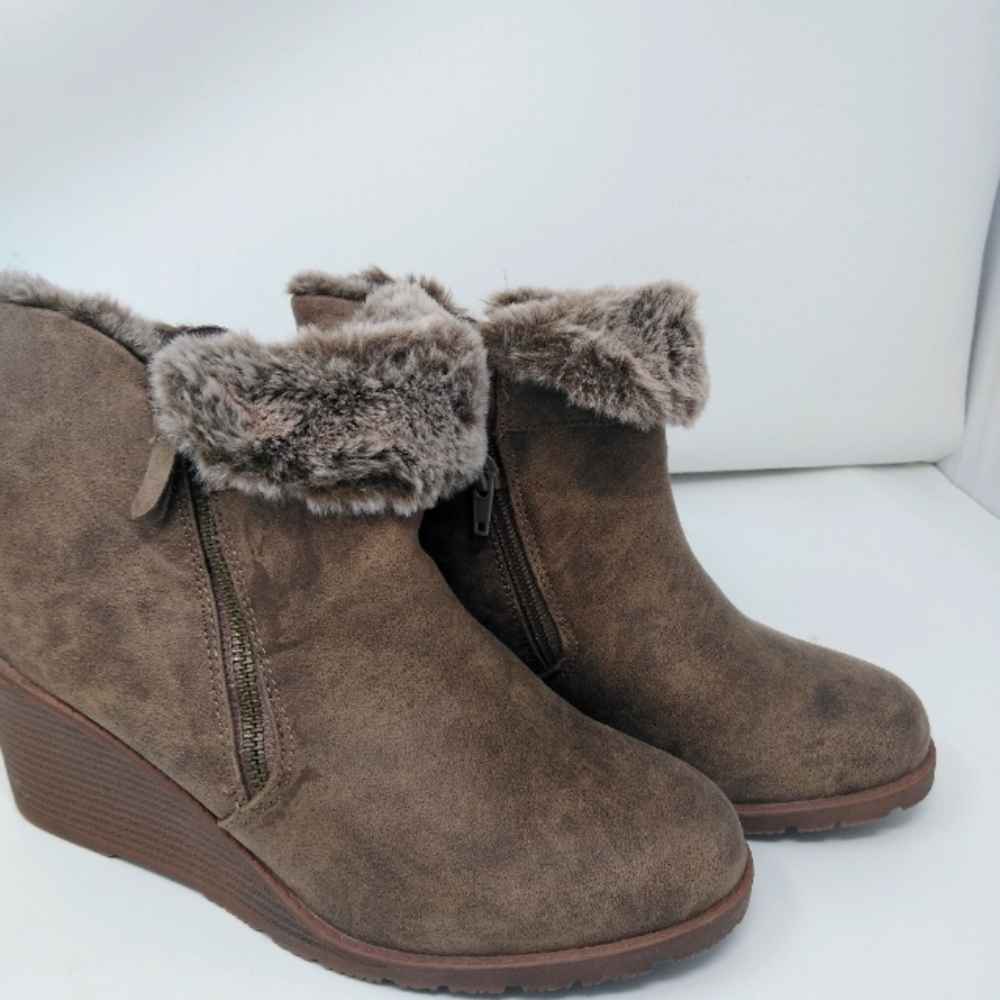 Lane Bryant shoe, size 9W